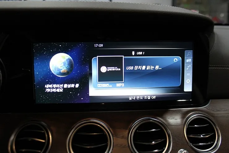 Mercedes-Benz Eクラス W213 ドラレコ取付事例|費用目安・仕上がり 施工写真 2-1