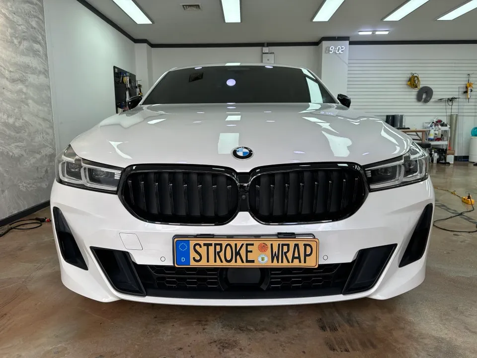 BMW 6 Series GTのカーラッピング事例｜費用目安・仕上がり 写真