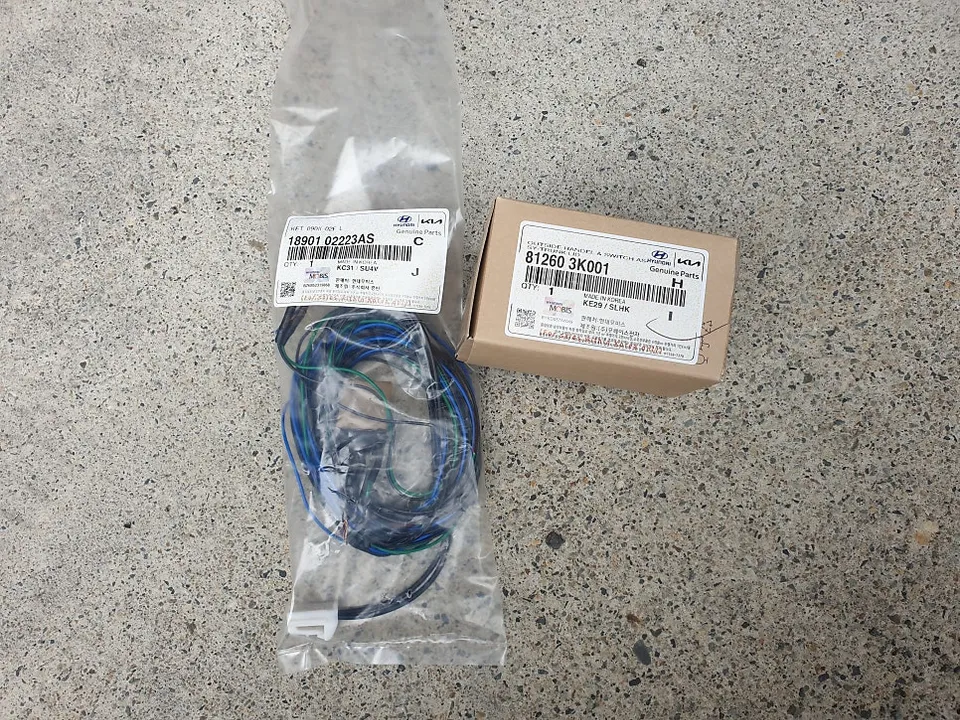 Hyundai Elantra MD Trunk Switch Upgrade Review photo 2