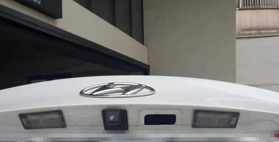 Hyundai Elantra MD body kit - Hyundai Elantra MD Trunk Switch Upgrade Review photo 3