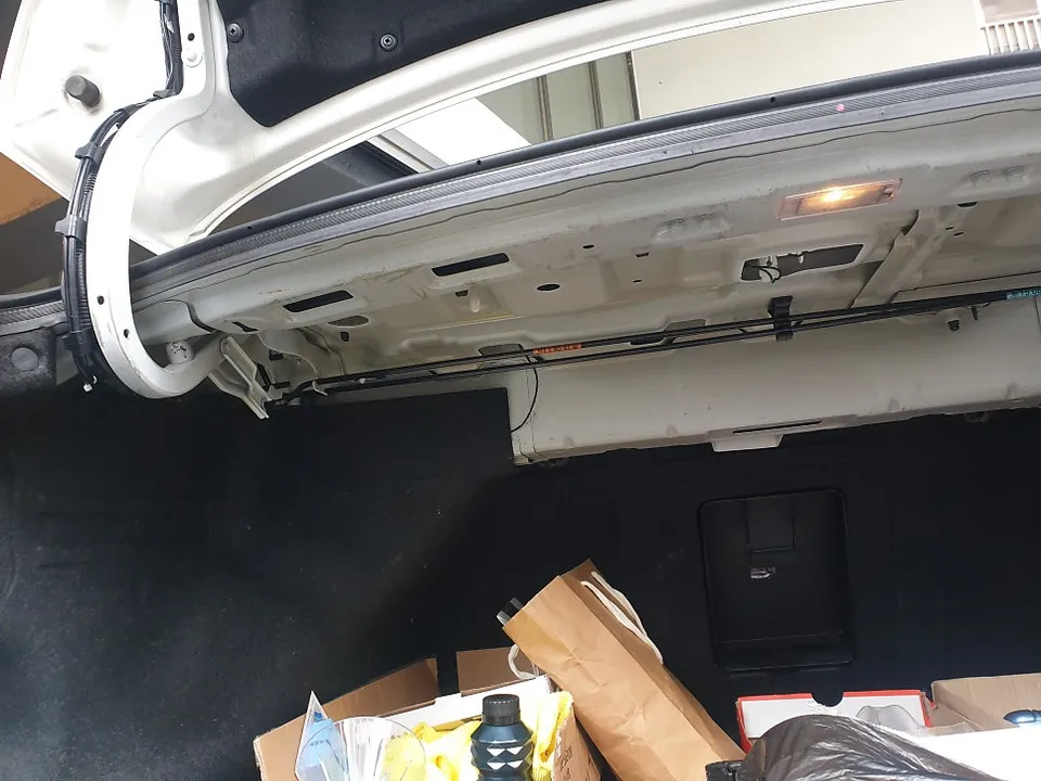 Hyundai Elantra MD body kit - Hyundai Elantra MD Trunk Switch Upgrade Review photo 5