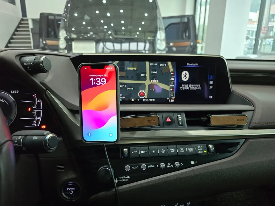 Lexus ES 7th Gen ambient lighting - Lexus ES 7th Gen Ambient Lighting Review — Cost & Results photo 3