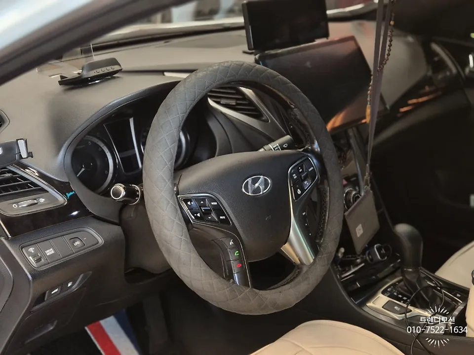 Hyundai Grandeur HG steering wheel - Hyundai Grandeur HG Steering Wheel Customization Review photo 4