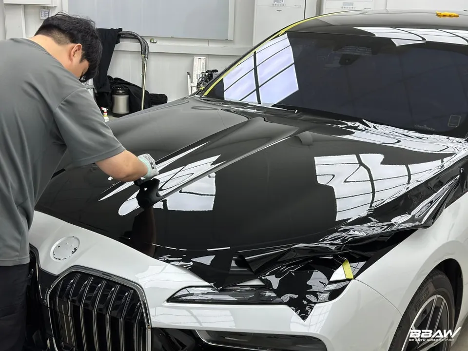BMW 7 Series G70 デュアルトーンラッピング事例|費用目安・仕上がり 施工写真 2-3