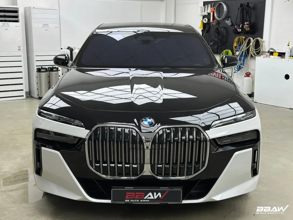 BMW 7 Series G70 デュアルトーンラッピング事例|費用目安・仕上がり 施工写真 3-3