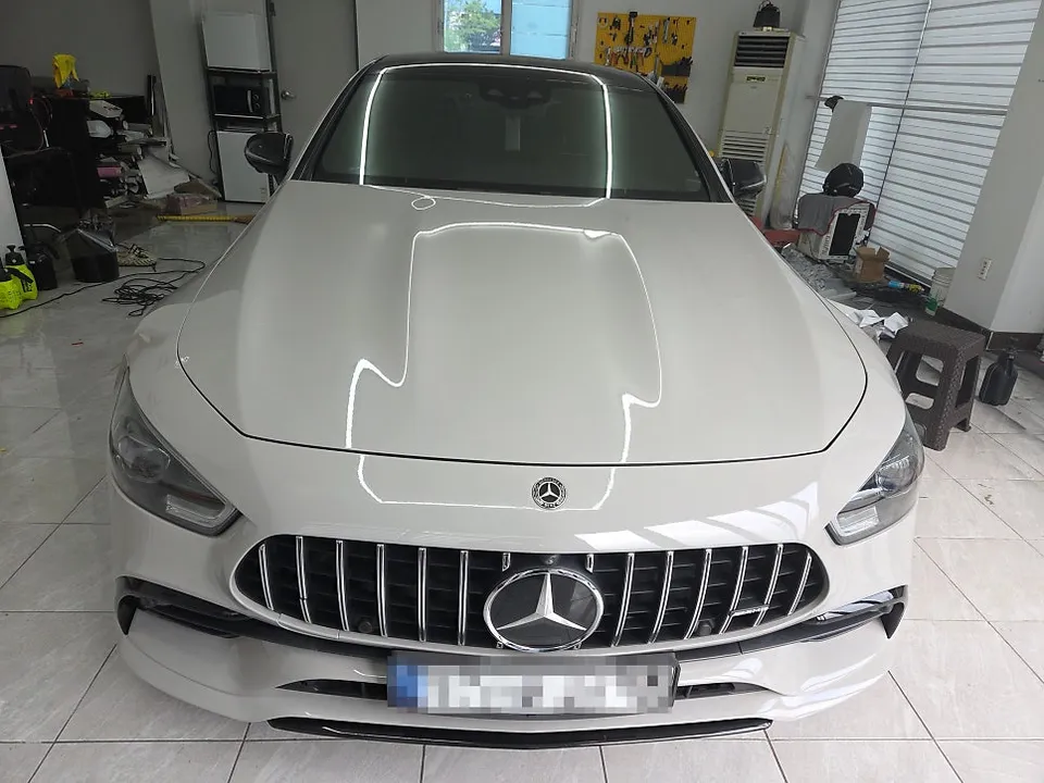 Mercedes-Benz AMG GT 43のカーラッピング事例|費用目安・仕上がり 施工写真 1-3