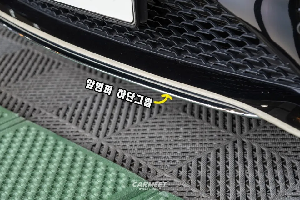 Mercedes-Benz CLSのカーラッピング事例：クロームパーツのブラックアウト 施工写真 2-1