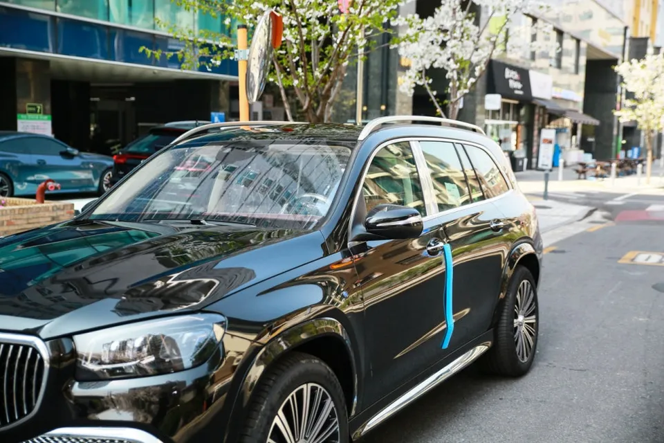 Mercedes-Benz GLS 600 vinyl wrap - Mercedes-Benz GLS 600 Vinyl Wrap Review — Sky Blue Grey Two-Tone photo 6