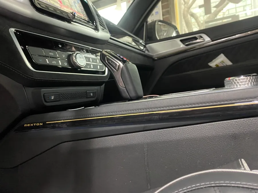 SsangYong Rexton ambient lighting - SsangYong Rexton Ambient Lighting Review: Enhanced Interior photo 4