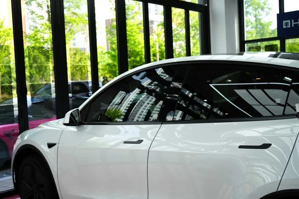 Tesla Model Y Juniper window tinting - Tesla Model Y Juniper Window Tinting Review: 40% Tint Choice photo 3