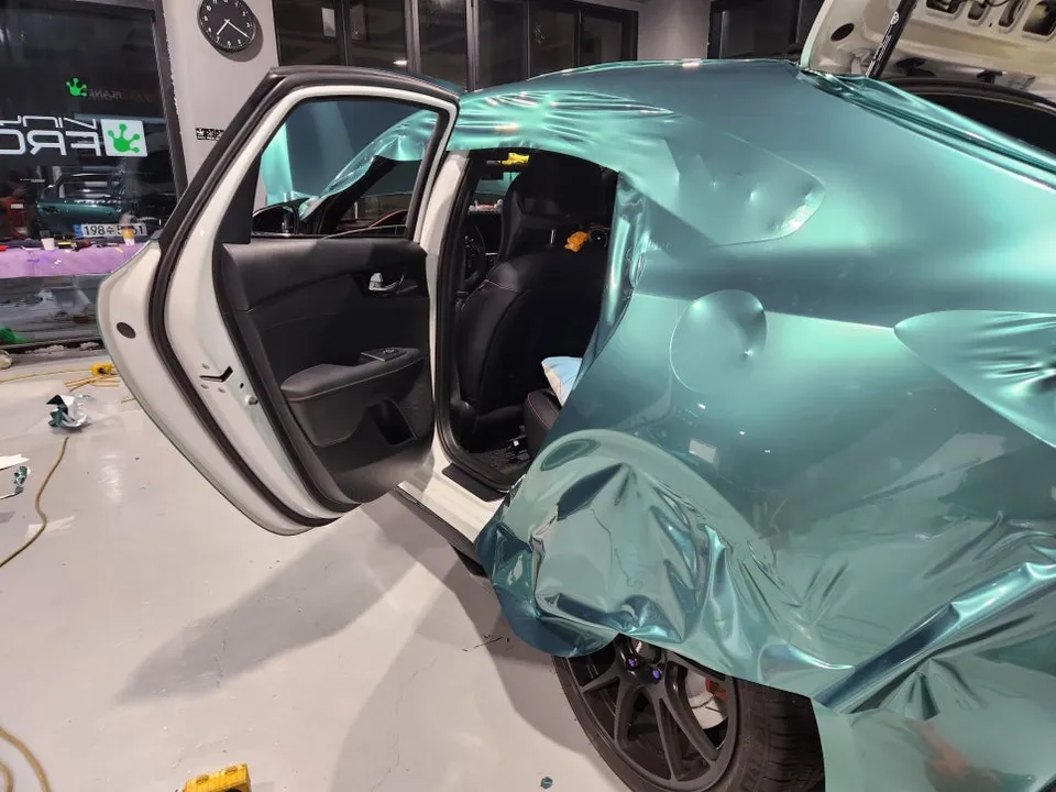 Kia K3 GTのカーラッピング事例|費用目安・仕上がり 施工写真 2-2