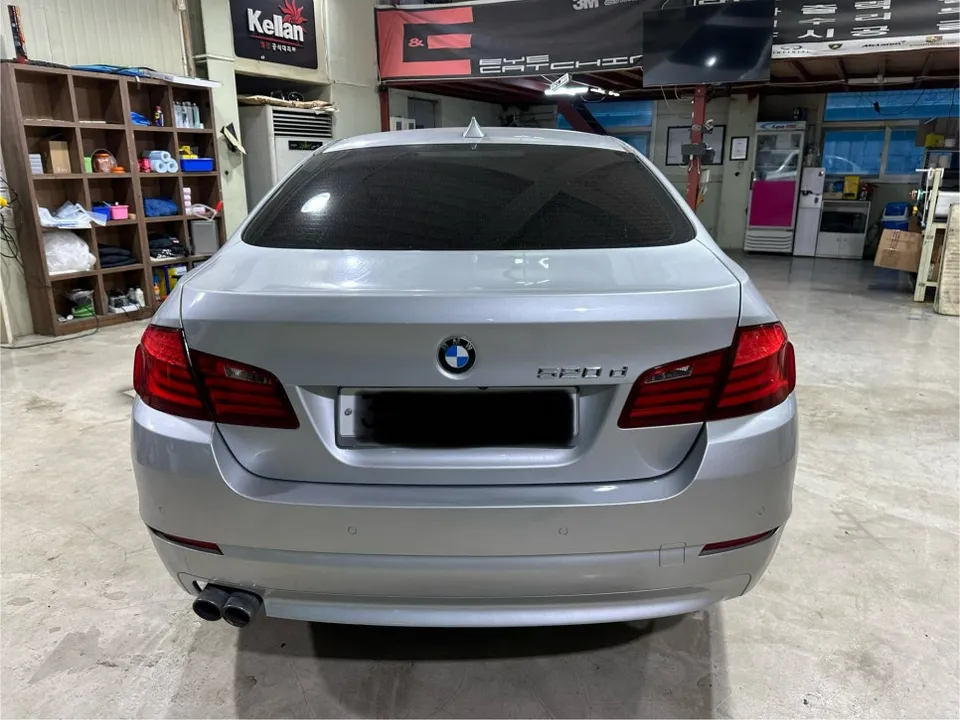 BMW 5 Series vinyl wrap - BMW 5 Series Vinyl Wrap Review: Satin Black Transformation photo 2