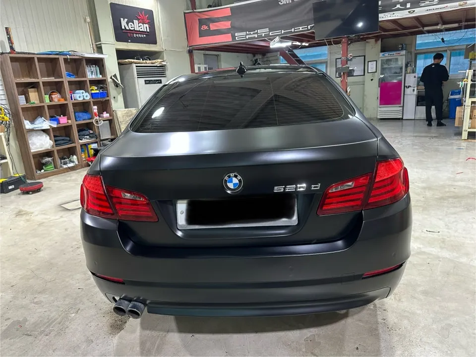 BMW 5 Series vinyl wrap - BMW 5 Series Vinyl Wrap Review: Satin Black Transformation photo 4