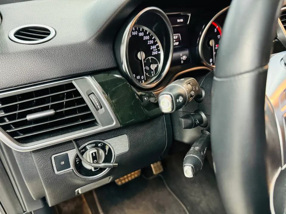 Mercedes-Benz ML 350のカーラッピング事例|費用目安・仕上がり 施工写真 2-1