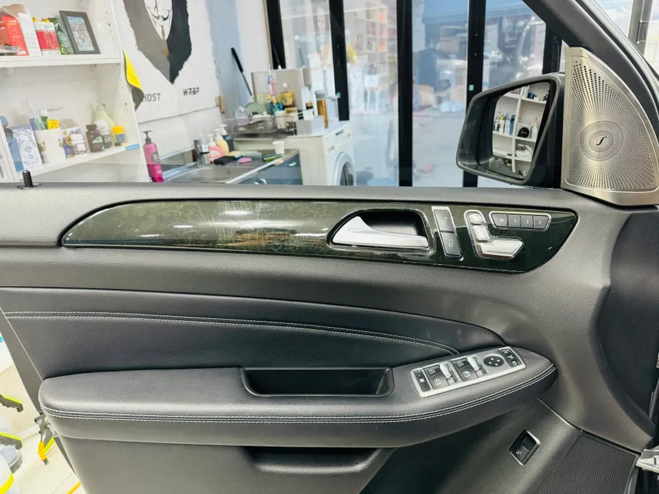 Mercedes-Benz ML 350のカーラッピング事例|費用目安・仕上がり 施工写真 3-1