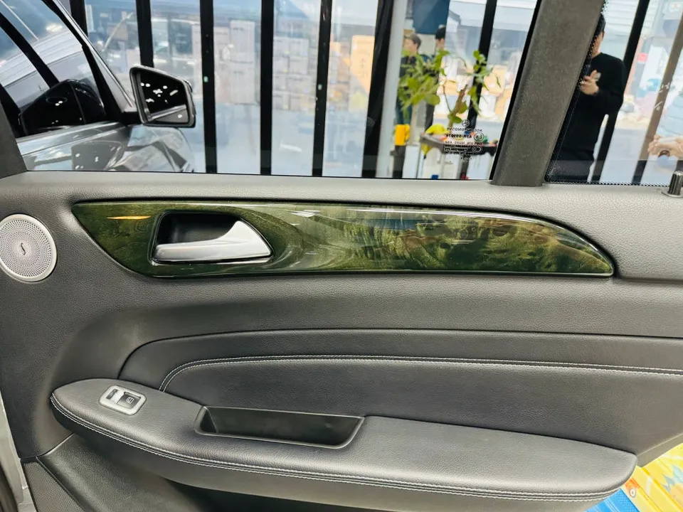 Mercedes-Benz ML 350のカーラッピング事例|費用目安・仕上がり 施工写真 2-2