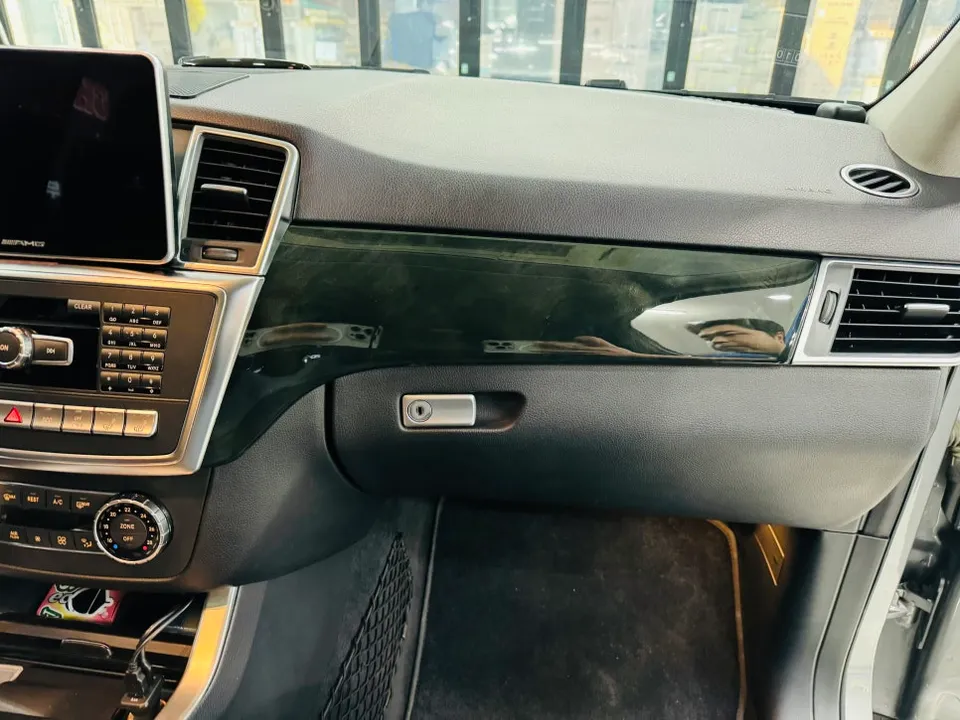 Mercedes-Benz ML 350のカーラッピング事例|費用目安・仕上がり 施工写真 1-3