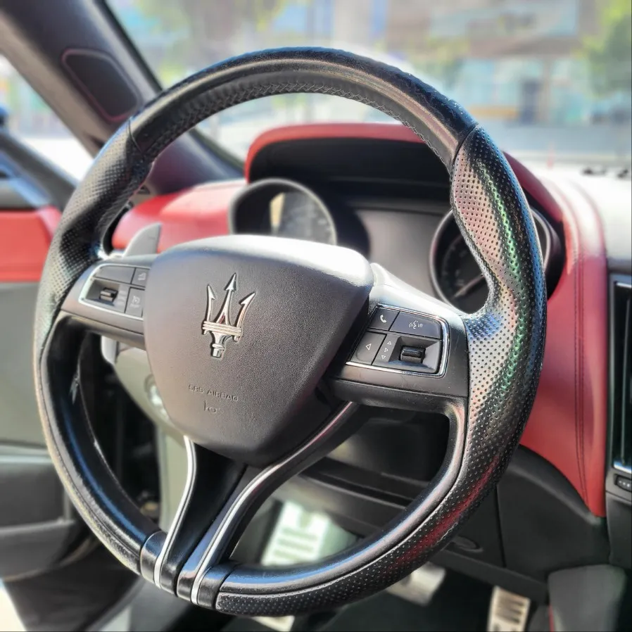 Maserati Levante steering wheel - Maserati Levante Steering Wheel Customization Review — Enhanced I photo 3
