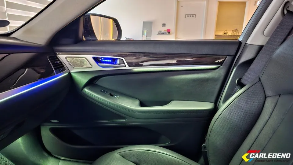 Genesis G80 DH ambient lighting - Genesis G80 Ambient Lighting Review — Luxurious Interior Finish photo 3