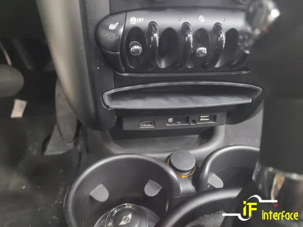 MINI Countryman R60のAndroid Auto・CarPlay取付事例 施工写真 2