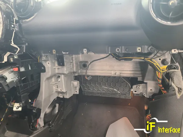 MINI Countryman R60のAndroid Auto・CarPlay取付事例 施工写真 4