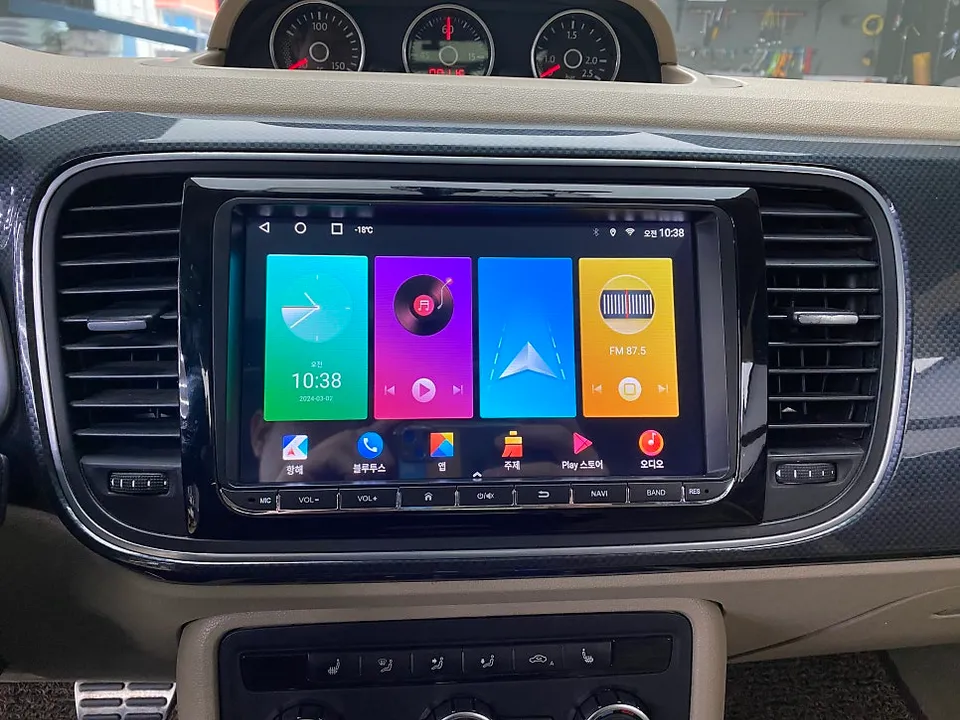 VolkswagenのAndroid Auto・CarPlay取付事例 施工写真 3