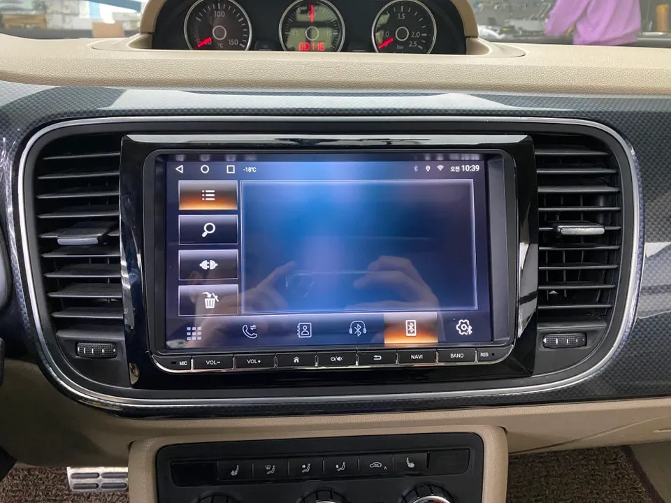 VolkswagenのAndroid Auto・CarPlay取付事例 施工写真 5