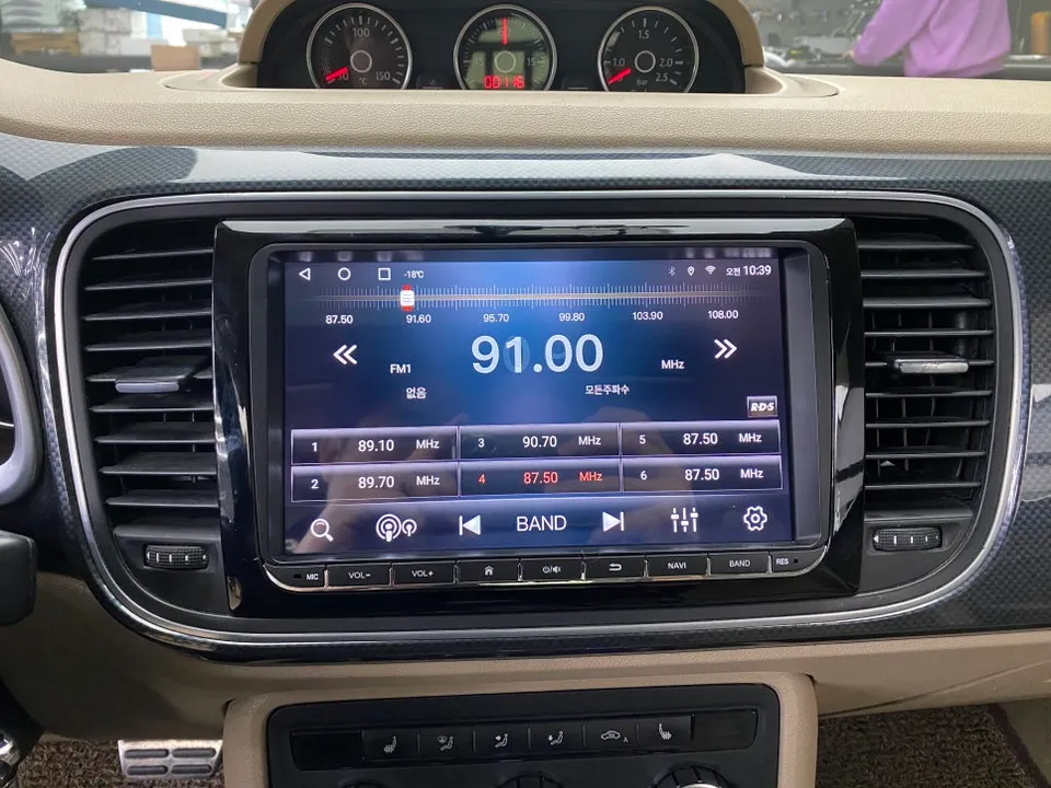 VolkswagenのAndroid Auto・CarPlay取付事例 施工写真 6