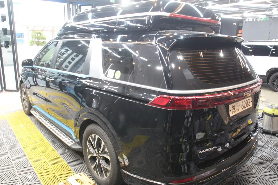 Kia Carnival Hi-Limousine ceramic coating installation result
