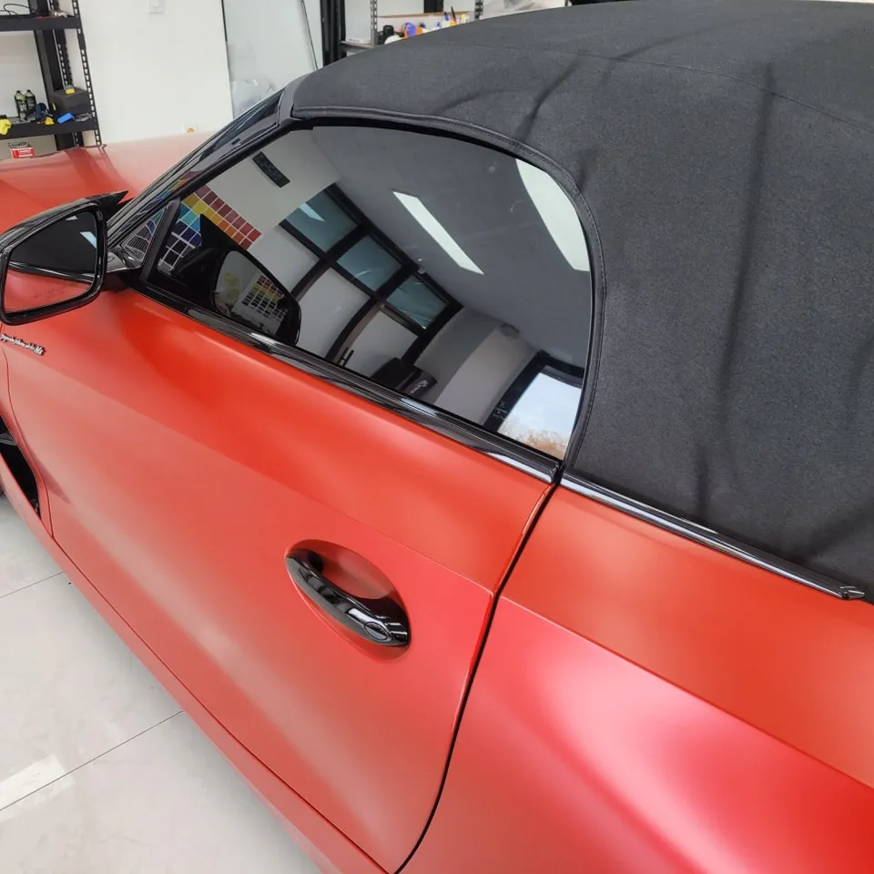 BMW Z4 vinyl wrap - BMW Z4 Carbon Vinyl Wrap Review: Sporty Accents Added photo 3