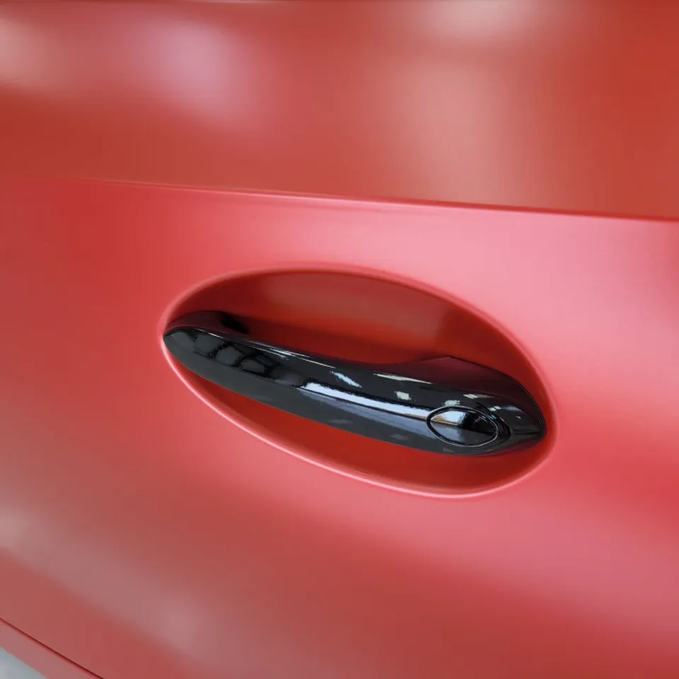 BMW Z4 vinyl wrap - BMW Z4 Carbon Vinyl Wrap Review: Sporty Accents Added photo 4