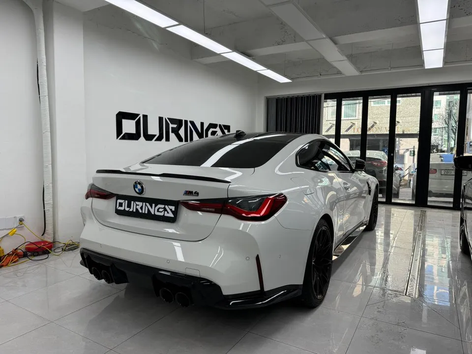 BMW M4 Competitionのカーラッピング事例|アイルランド・オブ・マン・グリーン 施工写真 3-1