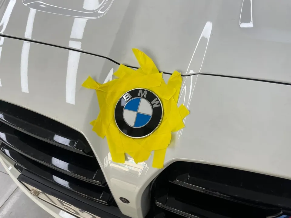 BMW M4 Competitionのカーラッピング事例|アイルランド・オブ・マン・グリーン 施工写真 1-2