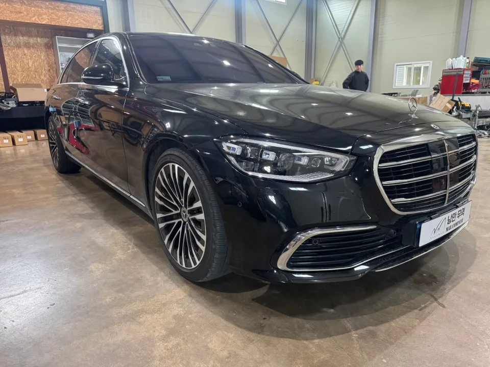 Mercedes-Benz S-Class W223 vinyl wrap installation result