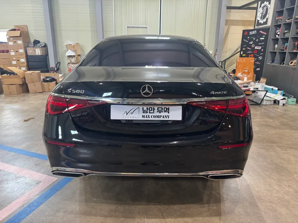 メルセデス・ベンツ Sクラス W223のカーラッピング事例 施工写真 3-2