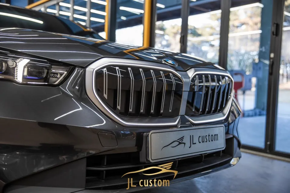 BMW 520i G60 ambient lighting - BMW 520i Ambient Lighting Review: Iconic Glow Upgrade photo 3