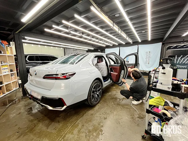 BMW 7 Series G11/G12のカーフィルム施工事例｜費用目安・仕上がり 施工写真 4