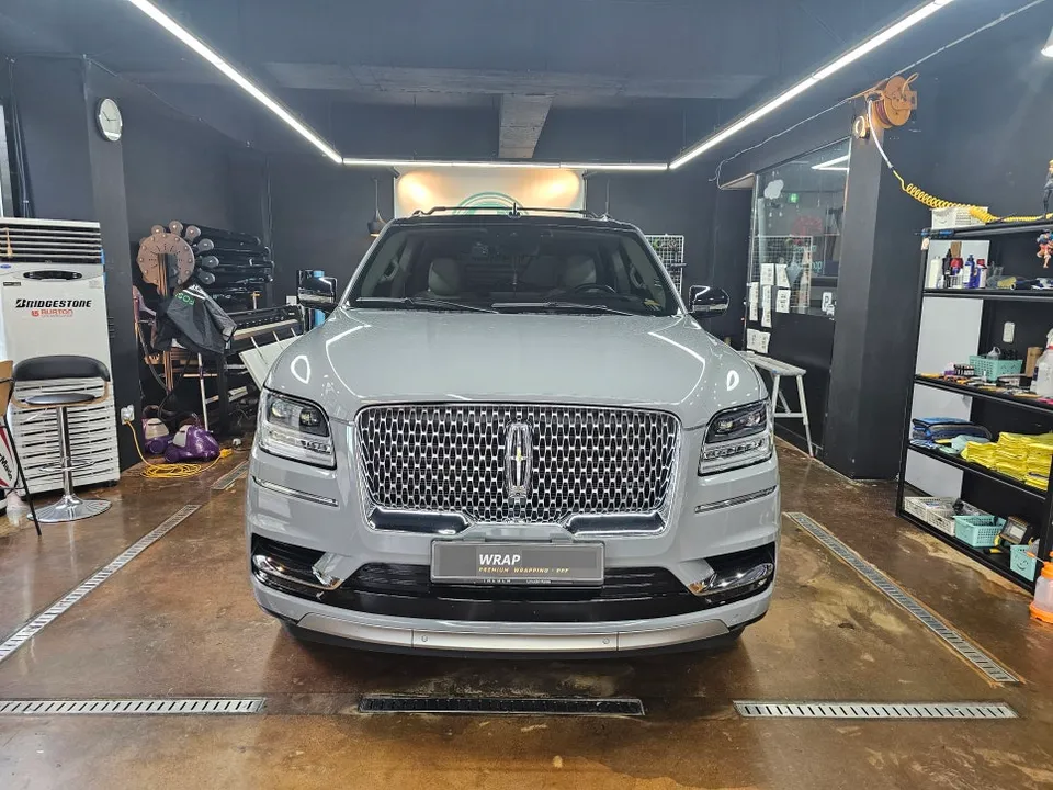 Lincoln NavigatorのPPF施工事例|費用目安と仕上がり 施工写真 2-1