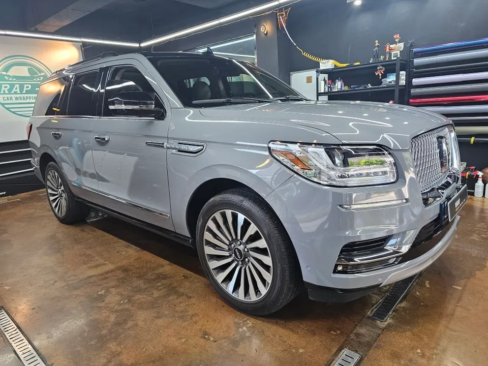 Lincoln NavigatorのPPF施工事例|費用目安と仕上がり 施工写真 1-2
