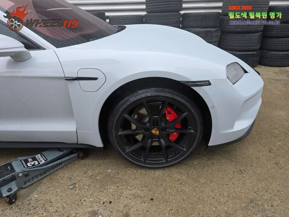 Porsche Taycan wheel repair - Porsche Taycan Wheel Repair Review: Matte Black Powder Coating photo 4