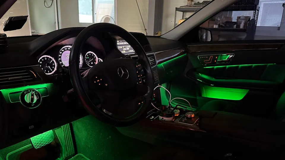 Mercedes-Benz E-Class W212 ambient lighting - Mercedes-Benz E-Class W212 Ambient Lighting Review photo 4