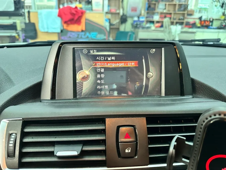BMW 1 Series F20のAndroid Auto・CarPlay取付事例 施工写真 2-1