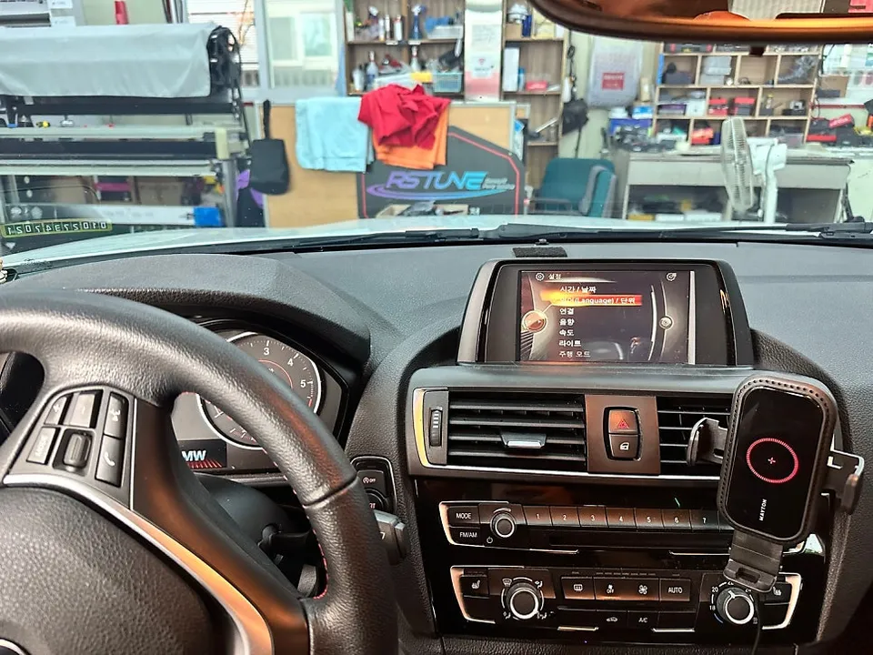 BMW 1 Series F20のAndroid Auto・CarPlay取付事例 施工写真 3-1