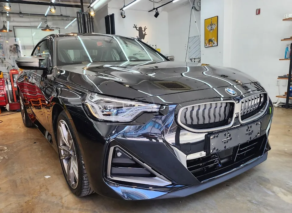 BMW 2 Seriesのカーラッピング事例|クローム部分のブラック化 施工写真 2-1