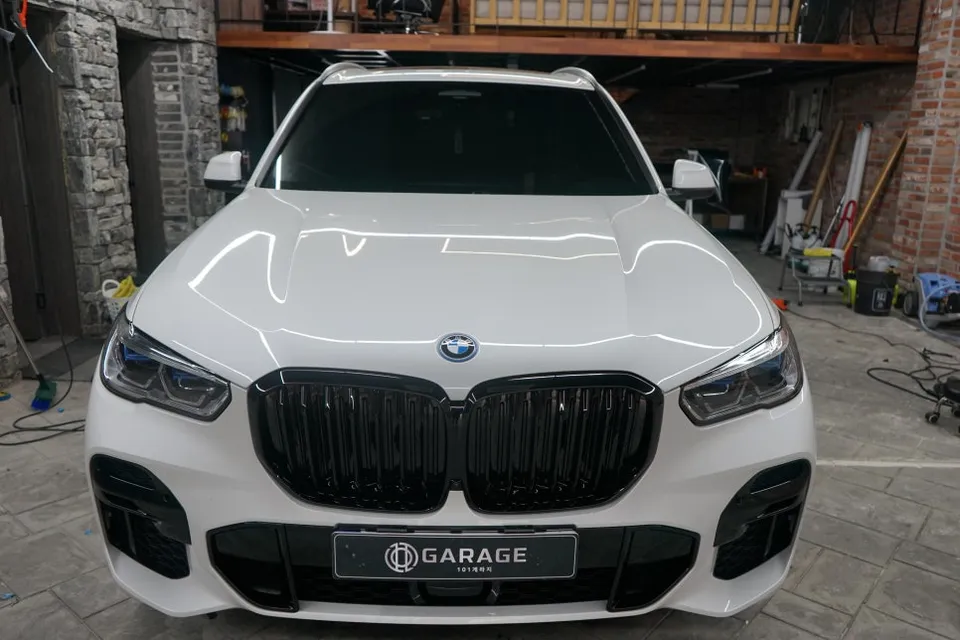 BMW X5 45E ppf - BMW X5 PPF Review: Chrome Delete & Gloss Black Wrap photo 3