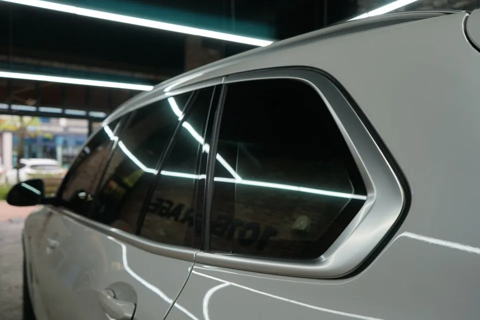 BMW X5 45E ppf - BMW X5 PPF Review: Chrome Delete & Gloss Black Wrap photo 5