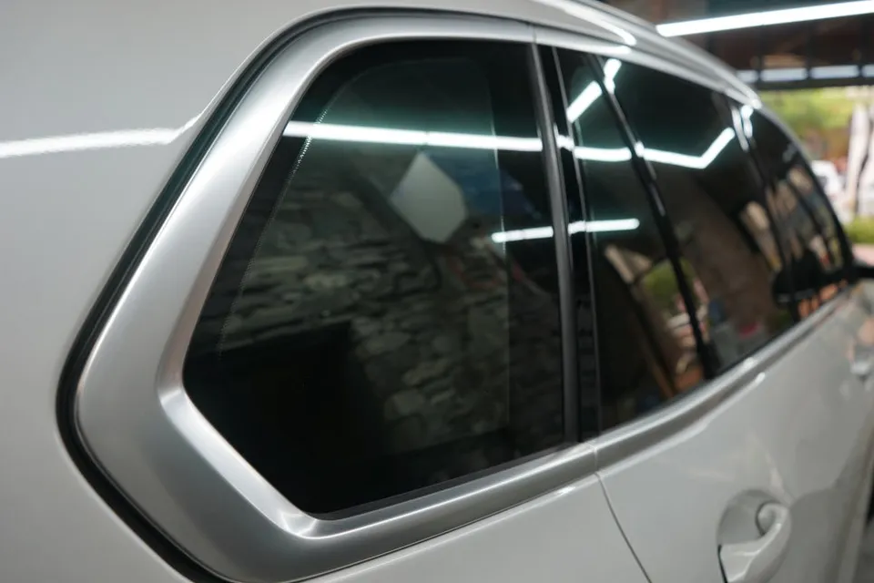 BMW X5 45E ppf - BMW X5 PPF Review: Chrome Delete & Gloss Black Wrap photo 7