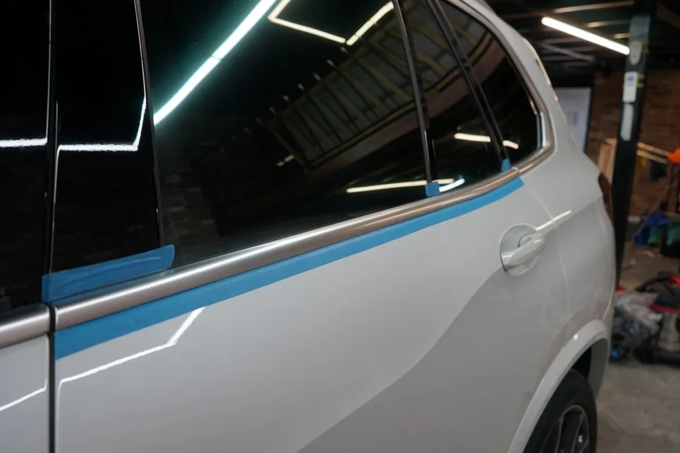 BMW X5 PPF施工事例｜クローム部分のドレスアップ 施工写真 3-2
