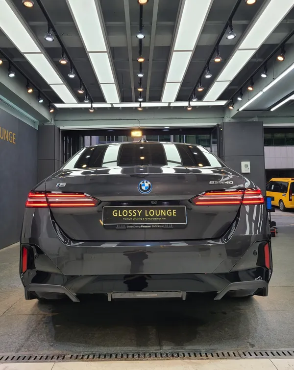 BMW i5のガラスコーティング事例|韓国での施工 施工写真 1-2