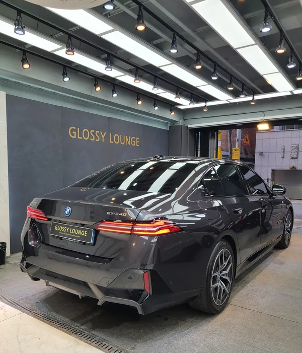BMW i5のガラスコーティング事例|韓国での施工 施工写真 2-2